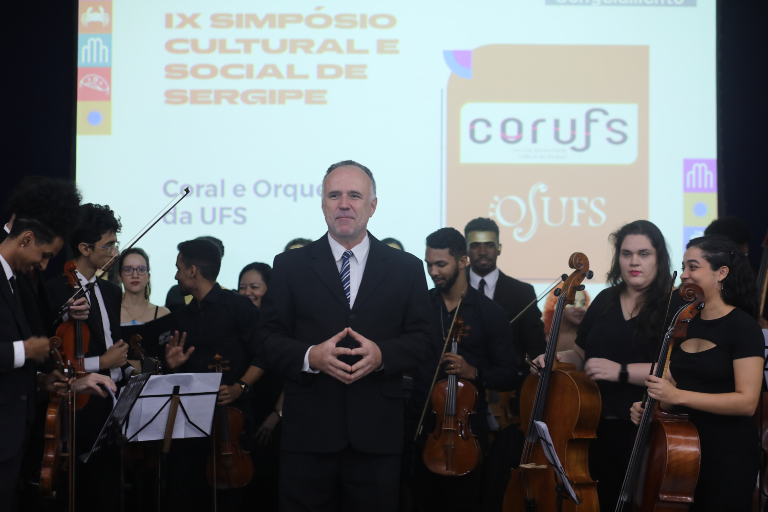 Ion Bressan é regente da Orquestra Sifônica da UFS. (Foto: Schirlene Reis/Ascom UFS)